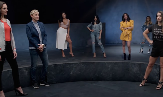 Video klip Maroon 5 berjudul Girls Like You banjir pujian. Pasalnya, grup band yang digawangi Adam Levine itu mengapresiasi para wanita dari berbagai kalangan, latar belakang, warna kulit dan bentuk tubuh. Ini dia penampilan para wanita cantik nan hebat di video mereka. Foto: istimewa/screenshot YouTube