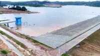 IPA yang dibangun pada areal seluas 5 hektar terdiri dari bangunan kantor, bangunan reservoir dan rumah pompa, pengolahan air, pengolahan kimia dan gudang kimia, bangunan pengering dan limbah, genset, reservoir pelayanan dan bak penenang. Pembangunan IPA Tahap I ini ditargetkan selesai pada Oktober 2018. Pool/Kementerian PUPR.