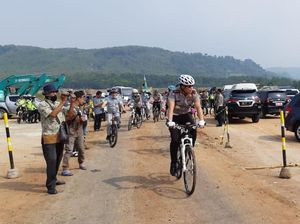 Kakorlantas Tinjau Tol Fungsional Weleri-Semarang Naik Sepeda