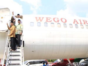 Keren... Gus Ipul Naik Pesawat di Hutan Saat Libur Kampanye