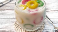 Gempol dibuat warna-warni dengan bentuk mirip seperti cincin. Disiram dengan kuah santan dan gula cair, cocok jadi menu buka puasa hari ini. Foto: Instagram @genikayu