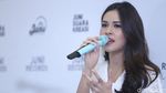 Raisa Cantik Tampil Serba Putih saat Rilis Single Terbarunya