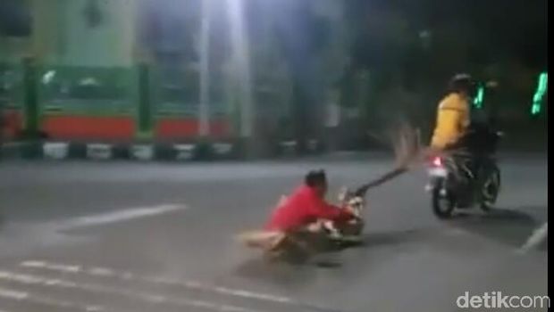 Permainan ekstrim remaja di Trenggalek/