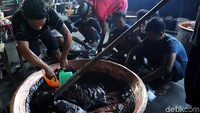 Produksi dodol Betawi mengalami peningkatan hingga delapan kali lipat seiring permintaan jelang Lebaran.