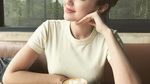 Makin Cantik, Ini Gaya Rianti Cartwright saat Ngopi dan Ngeteh Bareng Suami