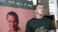 Nicholas Saputra kembali berduet dengan Dian Sastrowardoyo di film Aruna dan Lidahnya. Foto: Hanif Hawari