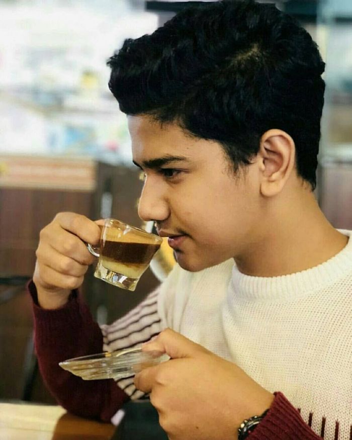 Mengintip Gaya Makan Sekaligus Qori Muda Tampan Mengintip Gaya Makan Sekaligus Qori Muda Tampan