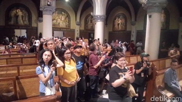 Hangatnya Buka Bersama di Gereja Kathedral