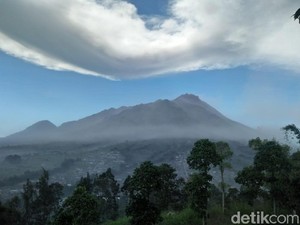 Merapi Erupsi Pagi Ini, Warga Diimbau Waspadai Potensi Hujan Abu