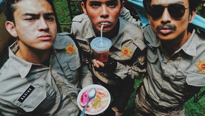 Intip 8 Gaya Rizky Nazar Saat Cicip Kue dan Piknik di Lokasi Syuting