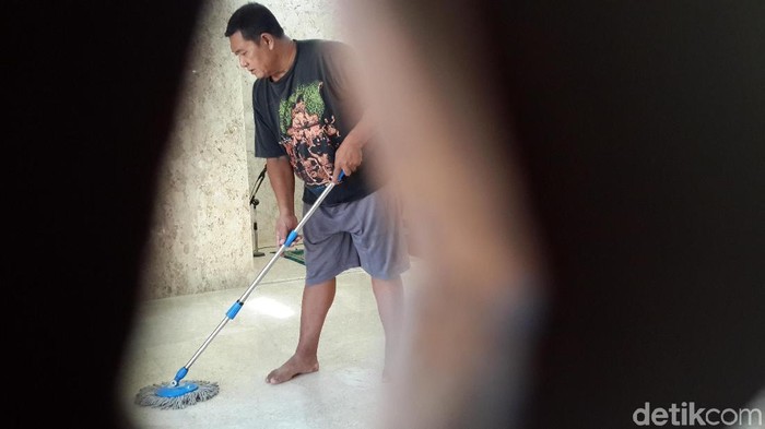 Kisah Suyono, Pensiunan Polisi Mengabdikan Diri Jadi Marbot Masjid