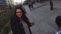 Saat berkunjung ke London, Rebeca juga tidak lupa mengabadikan momen di depan London Eye (rebeca.tavares/Instagram)