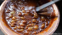 Begini proses pembuatan dodol Betawi.