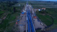 Dalam periode 2015-2017, Kementerian PUPR telah membangun sebanyak 356 buah jembatan diberbagai wilayah di Indonesia dengan total panjang 22.808 meter. Untuk tahun 2018, pembangunan jembatan sebanyak 174 buah dengan total panjang 13.639 meter. Pool/Kementerian PUPR.