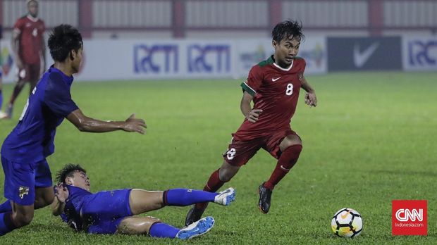 M Hargianto menjadi kapten ketika Timnas Indonesia U-23 berhadapan dengan timnas Thailand U-23, Kamis (31/5).