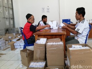 Ribuan Surat Suara Pilgub Jatim di Pasuruan Rusak