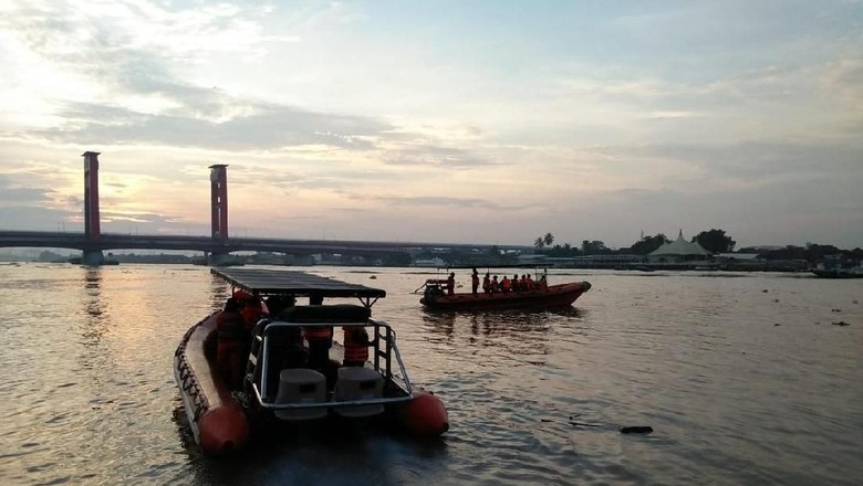 23 Pemudik Korban Speedboat Tenggelam di Sumsel Ditemukan Selamat 23 Pemudik Korban Speedboat Tenggelam di Sumsel Ditemukan Selamat