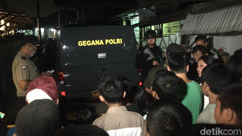 Ada Benda Mencurigakan di Makasar Jaktim, Gegana Meluncur Ada Benda Mencurigakan di Makasar Jaktim, Gegana Meluncur