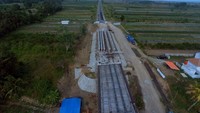 Jembatan tersebut melintasi Sungai Luk-Ulo di jalur Pantai Selatan (Pansela) Jawa yang menghubungkan Kabupaten Purworejo dan Kebumen. Sesuai jadwal, jembatan ini ditargetkan selesai pada Desember 2018, namun pada mudik Lebaran 2018 ditargetkan bisa digunakan secara fungsional. Pool/Kementerian PUPR.