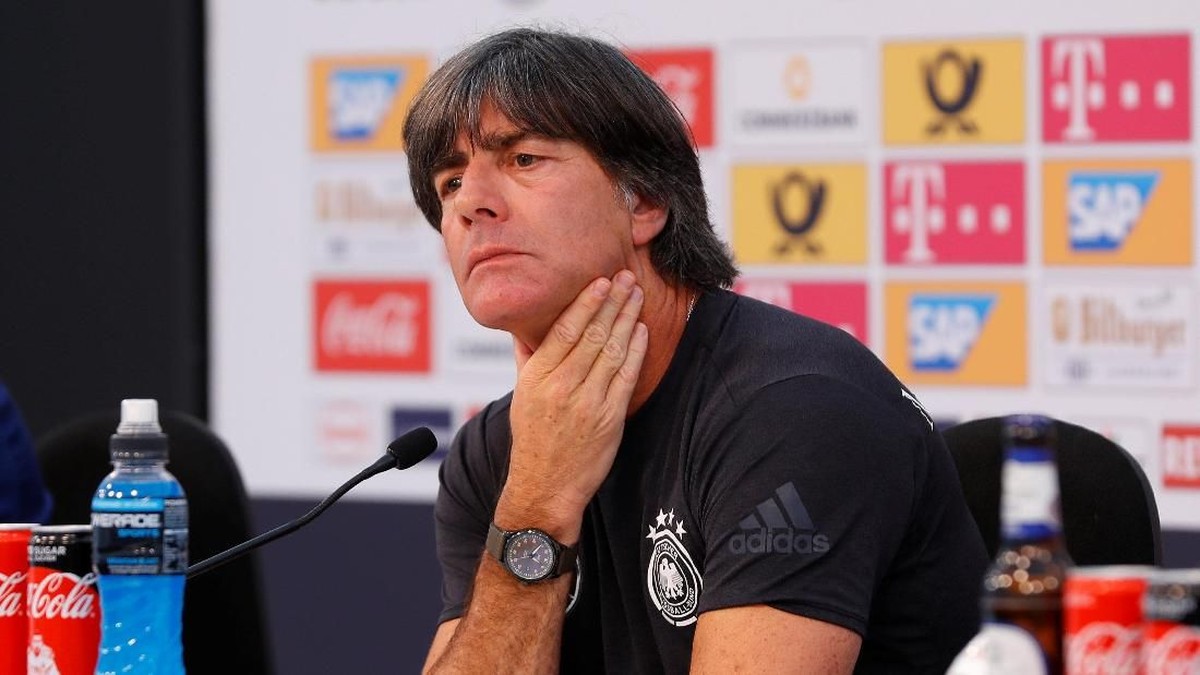 Joachim Loew mencoret kemungkinan untuk menggantikan Zinedine Zidane di Real Madrid (Foto: Leonhard Foeger/Reuters)