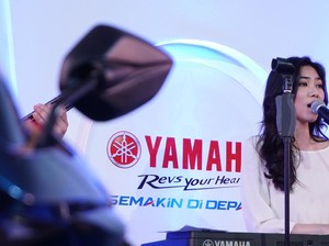 Blue Core Yamaha Motor Show Ajak Isyana Sambangi Palu