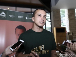 Nicholas Saputra Bikin Secangkir Kopi, Netizen Kompak Bilang Terima Kasih