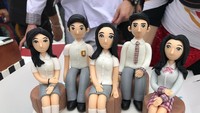  Fondant kue ini adalah replika Rizky dan para pemeran sinetron yang dibintanginya. Yang mana ya sosok Rizky? Foto: Instagram rizkynazar20