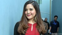 Meski sudah dewasa, Tasya Kamila masih terlihat lucu. Foto: Noel/detikHOT