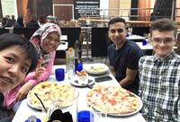 Bukber dengan teman internasional berbeda keyakinan. 