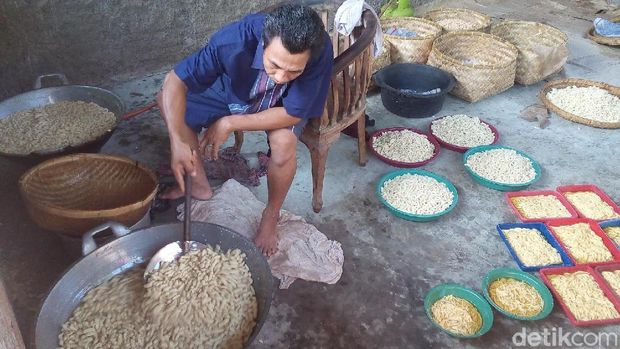 Produsen kue keciput di Jepara