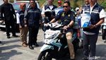 Jonan Wira-wiri Naik Motor Pengangkut BBM