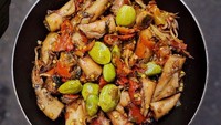 Masih di teflon, sajian cumi-cumi dengan paduan pete dan rawit ini terlihat sangat nikmat. Jangan lupa makan dengan nasi dan kerupuk! Foto: Instagram @dad_dish2018  