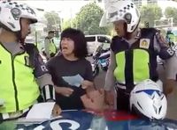 Ibu-ibu Ngamuk Ditilang di Bogor, Polisi: Biar Sadar Sendiri