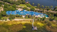 Rumah ini terletak di perkebunan seluas tiga hektar yang dekat dengan komunitas golf mewah di Isleworth. Di lokasi ini juga ada rumah bintang golf Tiger Woods dan anggota NSYNC, Joey Fatone. Istimewa/CNBC.