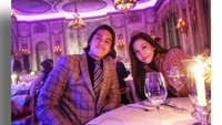 El kini menempuh pendidikan di London. Meski begitu, Maia sering mengunjungi El. Keduanya nampak makan malam bersama melepas rindu. Foto: Instagram elrumi