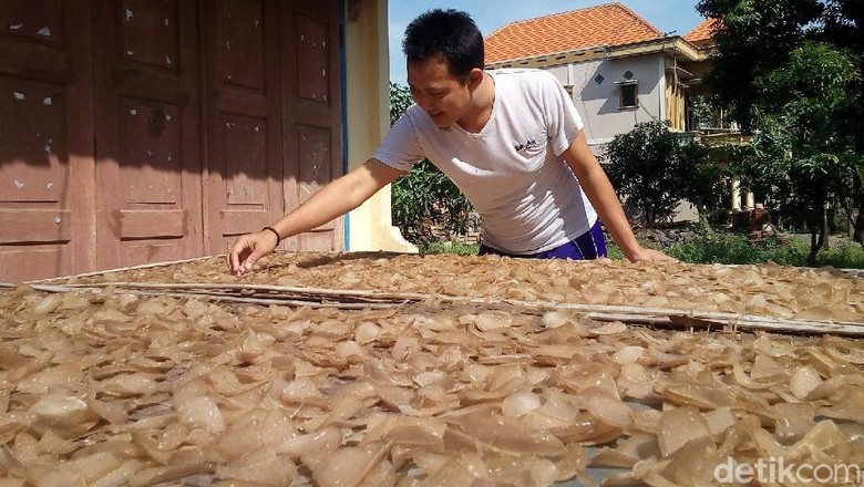 Produsen Jajanan Lebaran Keluhkan Kenaikan Harga Bahan Baku Produsen Jajanan Lebaran Keluhkan Kenaikan Harga Bahan Baku