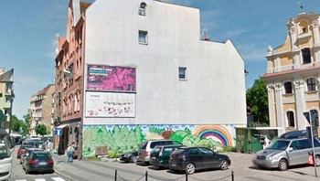 Bagunan polos putih di kota Polandia. (Foto: Boredpanda)