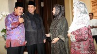 Mantan Panglima TNI Agus Suhartono juga hadir.