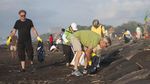 Aksi Bersih-bersih Pantai Jelang Hari Lingkungan Hidup Sedunia