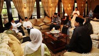 BJ Habibie, SBY, JK, Boediono, dan CT berbincang di sela-sela acara buka puasa bersama.
