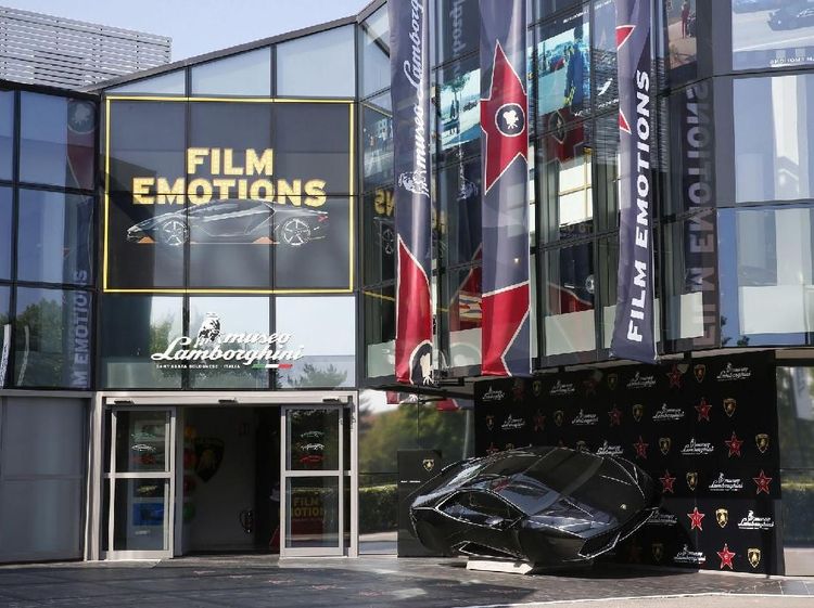 Di Museum Lamborghini Ada Lamborghini Batman dan Fast&Furious