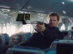Bikin Ngakak! Ketika Tongsis Gantikan Senjata di Film