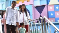 Selain mengajak cucunya, Jokowi juga mengajak istrinya Iriana, anaknya Gibran Rakabuming, menantunya Selvi Ananda. Anaknya Kahiyang Ayu beserta menantu Bobby Nasution juga ikut. Foto: dok. Rusman-Biro Pers Setpres