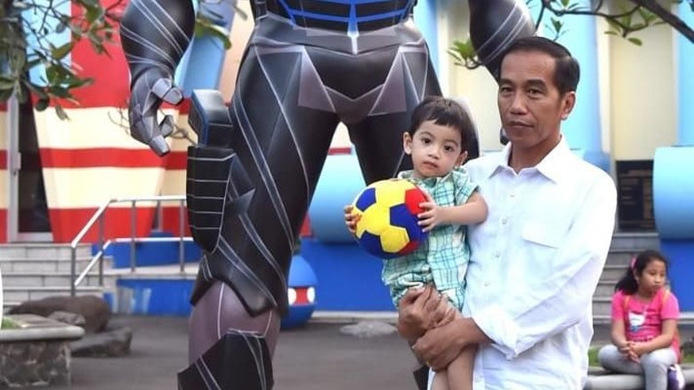 Presiden Jokowi dan Jan Ethes di Dufan (dok. Rusman-Biro Pers Setpres) Presiden Jokowi dan Jan Ethes di Dufan (dok. Rusman-Biro Pers Setpres)