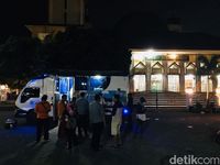 Warga Garut Antusias Datangi SIM Keliling Goes To Masjid