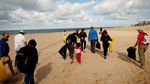 Aksi Bersih-bersih Pantai Jelang Hari Lingkungan Hidup Sedunia