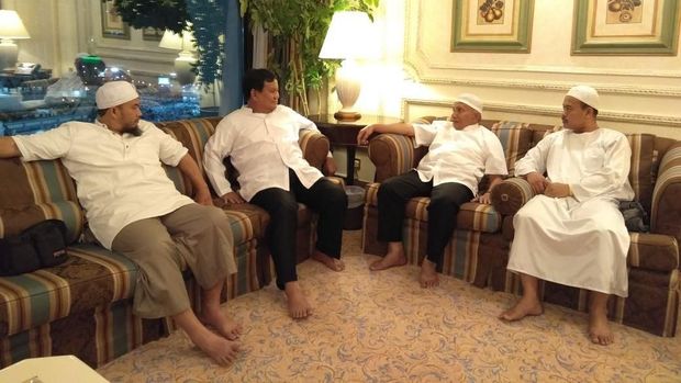 Prabowo-Amien Rais Akrab di Mekah: Umrah-Ngobrol Bareng di Hotel