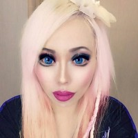 Tidak sedikit biaya yang telah ia keluarkan demi mendapatkan penampilan tak biasanya itu. Ophelia telah menghabiskan uang sebanyak US$ 35 ribu atau sekitar Rp 485 juta untuk operasi plastik. Foto: Dok. Instagram Ophelia Vanity