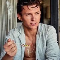 Seperti dikutip dari Awesci, ilmuan dari Republik Czech mengadakan penelitian terhadap 40 pria dan 40 wanita. Hasil temuan mendapati bibir yang tipis membuat seorang pria terlihat lebih pintar. Foto: Dok. Tori Bernal