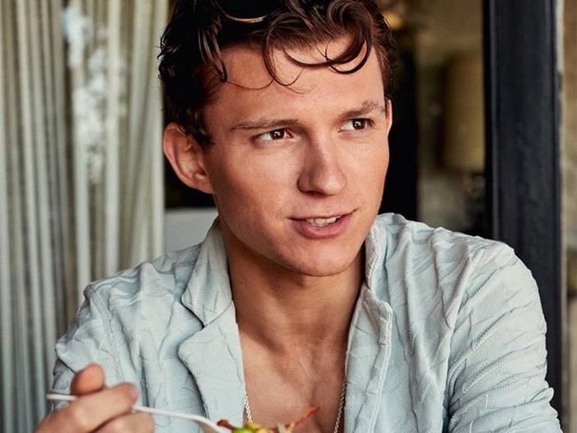 Seperti dikutip dari Awesci, ilmuan dari Republik Czech mengadakan penelitian terhadap 40 pria dan 40 wanita. Hasil temuan mendapati bibir yang tipis membuat seorang pria terlihat lebih pintar. Foto: Dok. Tori Bernal